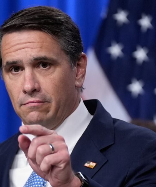 Todd Blanche, candidato a fiscal general de EE UU, retira el fondo millonario para compensar a los aliados de Trump