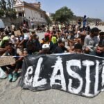 Última hora de la entrada de inmigrantes a Ceuta, en directo | Más de un centenar de migrantes acampados en Ceuta reclaman asilo con una huelga de hambre