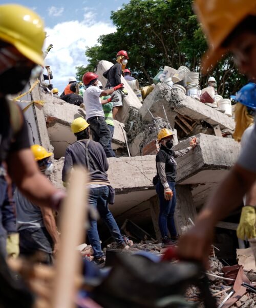 Última hora del terremoto en Colombia, en directo | Al menos 285 muertos y 3.900 heridos por el terremoto en Colombia