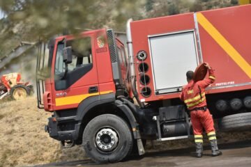 Muere un militar de la UME en un accidente durante la extinción del incendio de Las Peñas de Riglos (Huesca)