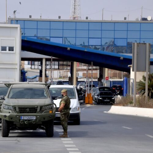 Decenas de guardias civiles y militares desembarcan en Ceuta ante el 15-A: “La alerta está, pero no es una amenaza real”