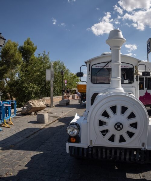 Herido un turista italiano en el accidente de un tren turístico en Toledo