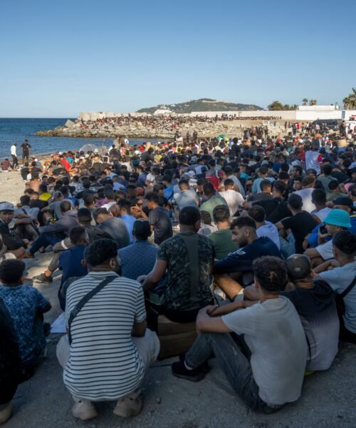 Última hora de la entrada de inmigrantes a Ceuta, en directo | Feijóo cree que el Rey “quiere ir a Ceuta” porque “le corresponde” y pide al Gobierno que lo “autorice”