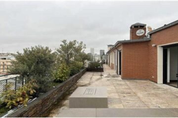 El encargo del Gobierno de Ayuso a la inmobiliaria de lujo que vendió el ático: “Entre 250 y 400 metros y una gran terraza”