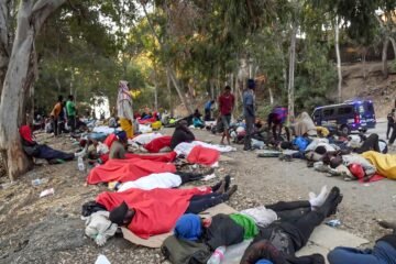 Última hora de la entrada de inmigrantes a Ceuta, en directo | Un centenar de menores migrantes ha pasado la noche en un colegio de Ceuta