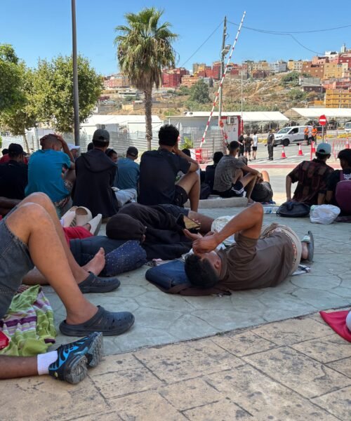 Los migrantes de Ceuta que recelan de los espacios de acogida: “Nos quieren ahí porque es más fácil expulsarnos”