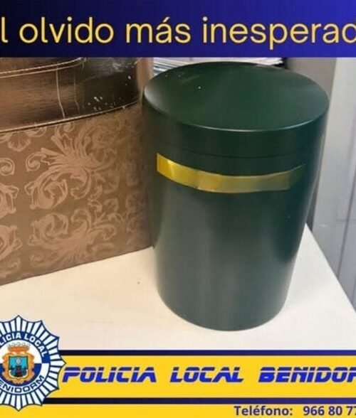 Resuelto el enigma de la urna con cenizas hallada en la taquilla de un súper de Benidorm: la dejó una familiar por unas obras en casa