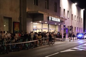 Renfe alega que no tenía trenes para evitar el colapso en estaciones de Tarragona tras el eclipse