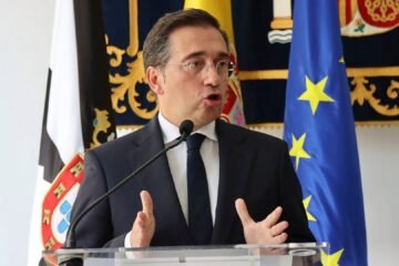 Albares garantiza la integridad de Schengen y asegura que ningún migrante ha llegado a la Península