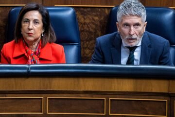 Robles indigna al resto del Gobierno al chocar con Marlaska y plantear que el CNI sí avisó de que venía un gran salto en Ceuta