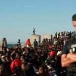Última hora de la entrada de inmigrantes a Ceuta, en directo | El PP lleva la crisis de Ceuta al Parlamento Europeo para presionar al Gobierno