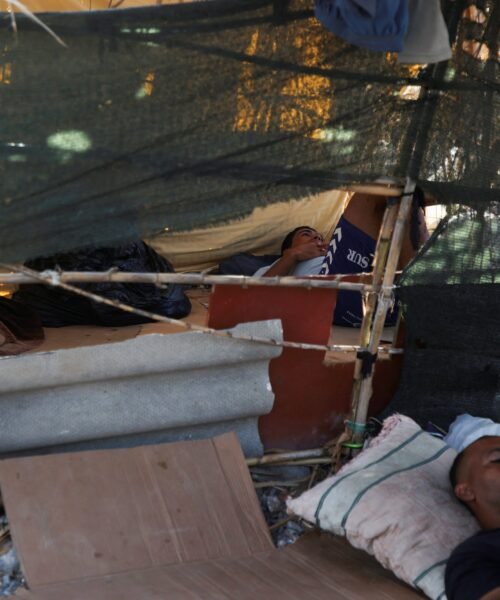 Última hora de la entrada de inmigrantes a Ceuta, en directo | La ministra de Sanidad comunica que han atendido a 5.800 migrantes en Ceuta: “El hospital está ocupado a la mitad. No hay colapso”
