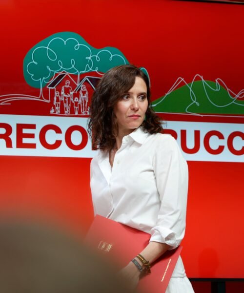 El PP pide a sus cargos y diputados apoyar públicamente a Ayuso en plena crisis por la compra del ático: “Os pedimos colaboración para poner comentarios positivos”