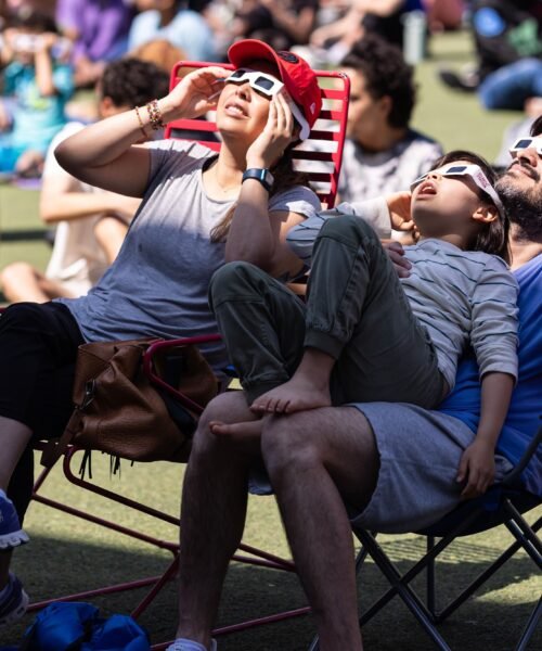 Las campanadas del eclipse: el ritual que hay que seguir durante el minuto aproximado que dura la totalidad