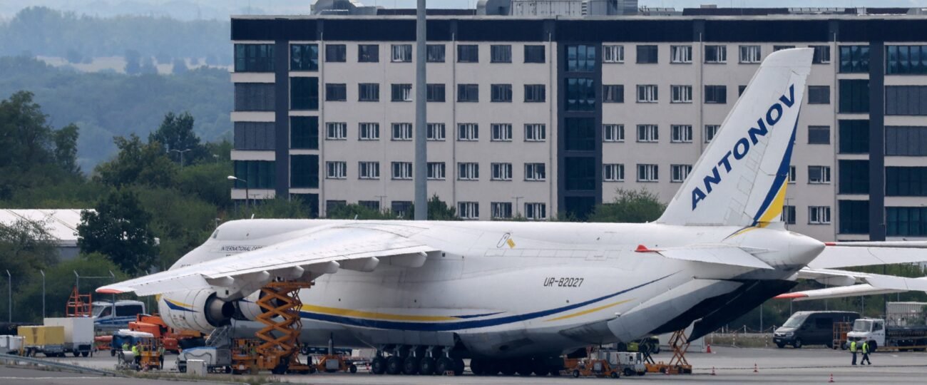 La policía alemana desactiva un dron bomba que cayó junto a un avión de carga ucranio en el aeropuerto de Leipzig