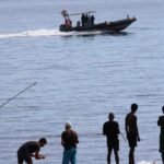 Última hora de la entrada de inmigrantes a Ceuta, en directo | Cuatro inmigrantes detenidos en Ceuta por apedrear a una patrulla de militares y herir a un sargento
