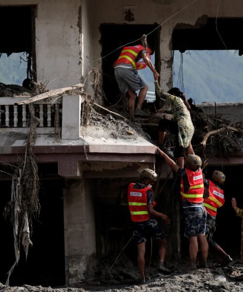 El riesgo de una segunda riada amenaza Nepal y Tíbet tras una catástrofe que deja ya al menos 478 muertos
