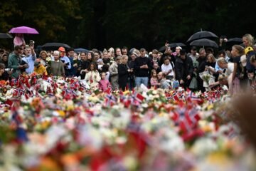Flores y condolencias: así despide Noruega al rey Harald, en imágenes