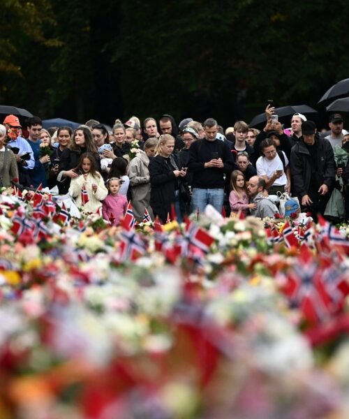Flores y condolencias: así despide Noruega al rey Harald, en imágenes