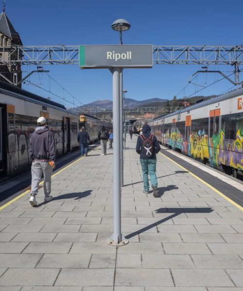 Una avería provocada por el robo de cobre obliga a suspender toda la R3 de Rodalies