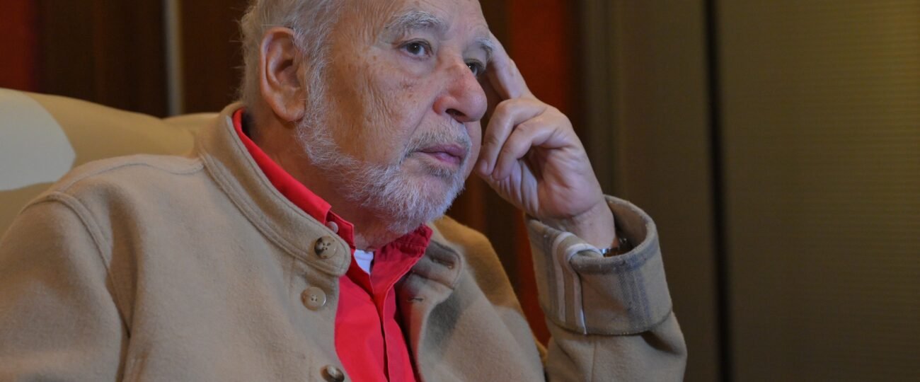 El escritor marroquí Tahar Ben Jelloun: “No entiendo por qué se dejó pasar a decenas de miles de jóvenes hacia Ceuta. Tenemos la policía más potente del Magreb”