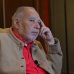 El escritor marroquí Tahar Ben Jelloun: “No entiendo por qué se dejó pasar a decenas de miles de jóvenes hacia Ceuta. Tenemos la policía más potente del Magreb”