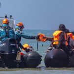 Las autoridades francesas y británicas rescatan a 157 migrantes de una embarcación que se incendió en el Canal de la Mancha