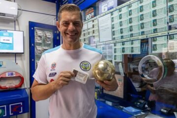 Locura en Motril por hacerse con un décimo del número 19726, la fecha de la final del Mundial