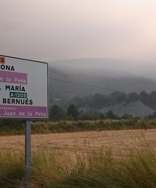 El incendio de Huesca deja 16 municipios evacuados y amenaza San Juan de la Peña: “Si arde, se perdería el símbolo del origen de Aragón”