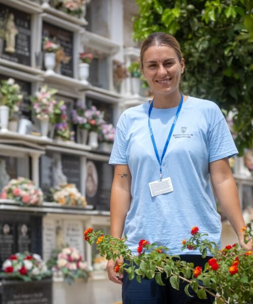 De profesión, sepulturera: “Nunca me han dado miedo los cementerios”