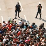 Última hora de la entrada de inmigrantes a Ceuta, en directo | Vivas, tras el desalojo del Trampolín: “Trasladar a los migrantes no es arreglar el problema”