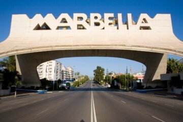 La Guardia Civil sanciona a una pareja de turistas que mantenía relaciones sexuales mientras circulaba por la A-7 en Marbella