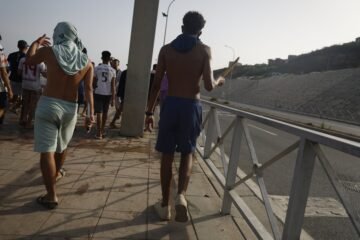 Las patrullas vecinales alientan brotes de violencia contra los inmigrantes en barrios de Ceuta