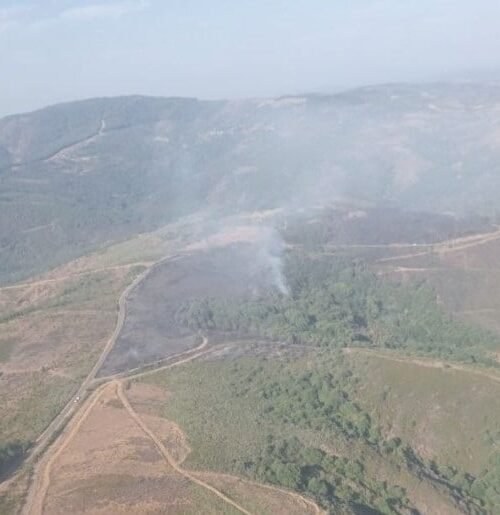 Desalojados casi 200 vecinos de Castromil y San Ciprián de Hermisende por el fuego de La Tejera (Zamora)