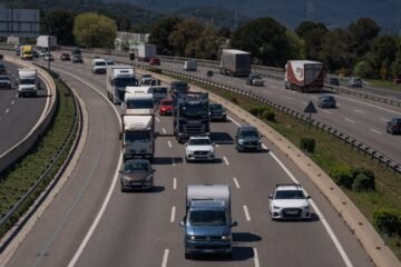 Trànsit restringe la circulación de camiones hacia el sur para evitar atascos durante el eclipse