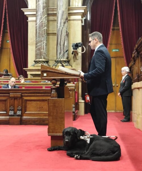 El diputado de Junts Isaac Padrós denuncia a un policía nacional por “trato discriminatorio”