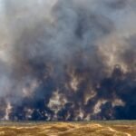 El viento amenaza con complicar la evolución de los incendios de Tírig, en Castellón, y Niebla, en Huelva