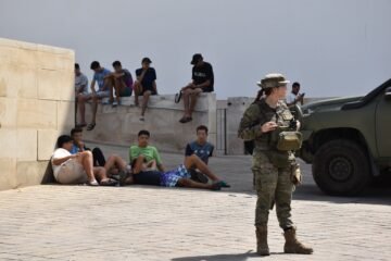 Última hora de la entrada de inmigrantes a Ceuta, en directo | Albares asegura que “hasta la última persona” que entró irregularmente en Ceuta volverá a Marruecos