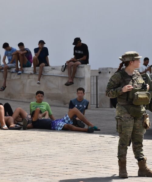Última hora de la entrada de inmigrantes a Ceuta, en directo | Albares asegura que “hasta la última persona” que entró irregularmente en Ceuta volverá a Marruecos