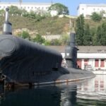 El extraño submarino soviético con una proa de dos cañones construida para probar armas secretas