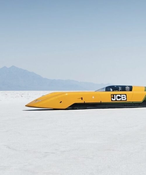 El hombre más rápido del mundo al volante bate otro récord con un coche de hidrógeno a 654 km/h
