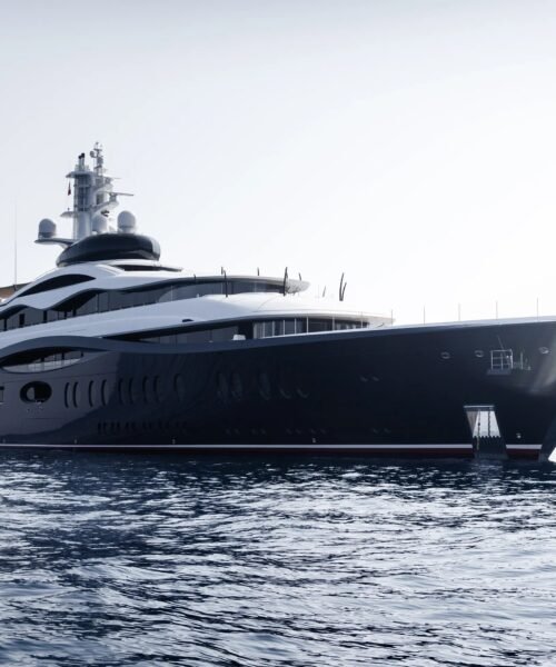 El superyate de Mark Zuckerberg era el barco más cercano a una lancha sin combustible, pero otro tuvo que rescatarla