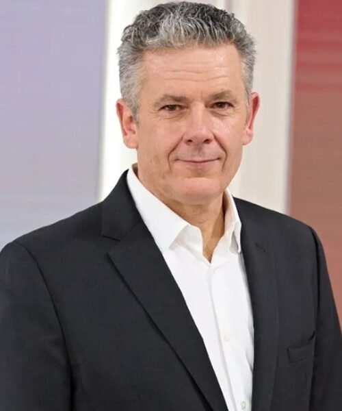 La emocionante despedida de Roberto Arce: salta a Telecinco y su hijo le sustituye en Noticias Cuatro