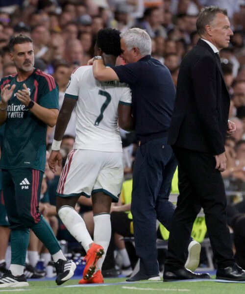 El Bernabéu pasa del apoyo a Ceuta a los pitos a Vinicius y a Mbappé: «Os gusta preguntar por esto a ver si digo que estoy enfadado… No lo voy a comentar»