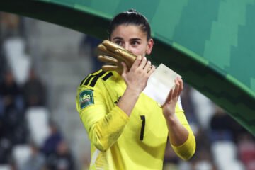Laia López, la campeona del mundo sub-20 de fútbol que estaba destinada a triunfar en el baloncesto: «Yo he de parar penaltis, pero esto es de todas»