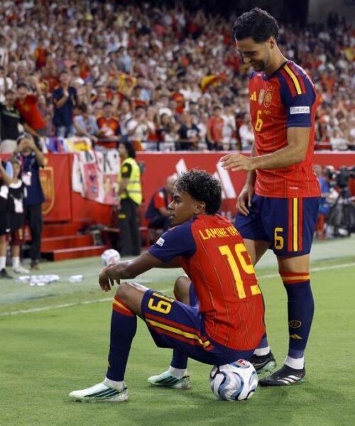 Con estos, con los otros y con los de más allá: una España llena de cambios despacha a Croacia sin despeinarse