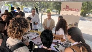 La UEx da la bienvenida a sus nuevos alumnos en Badajoz con 20 stands