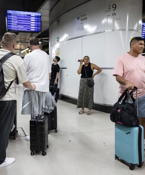 La alerta roja por lluvia en Cataluña obliga a suspender varios trenes AVE y de Media Distancia
