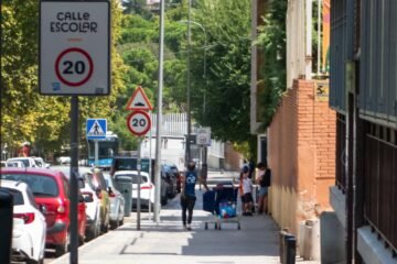 Los niños de dos colegios de Madrid vuelven a clase rodeados de drogadictos y jeringuillas