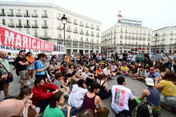 Primer día de acampada contra los desahucios y por la vivienda en la Puerta del Sol, en imágenes